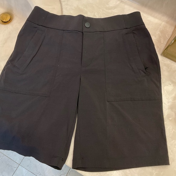 Athleta Trekkie Bermuda 2.0 Shorts Black Ripstop Stretch Athletic Hiking, Sz 2 - Picture 10 of 14